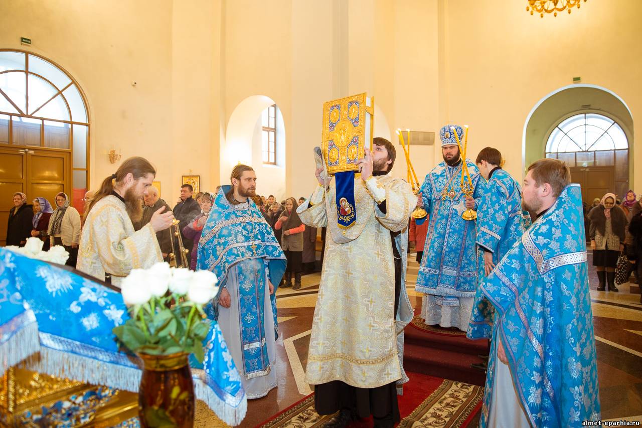 Праздник Сретения Господня в Альметьевской епархии (фото)