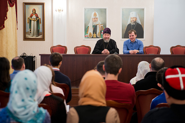 Митрополит Анастасий встретился с молодежными лидерами Татарстанской митрополии