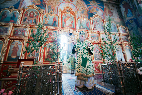 В праздник Троицы архипастыри Татарстанской митрополии совершили богослужение в поселке Алексеевском