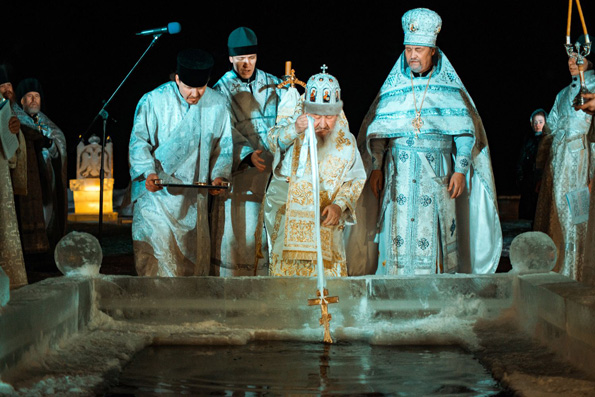 Погрузиться в традиции: как православные отмечали Крещение