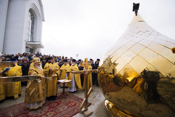 Купола и кресты строящегося храма пророка Илии освятил глава Татарстанской митрополии