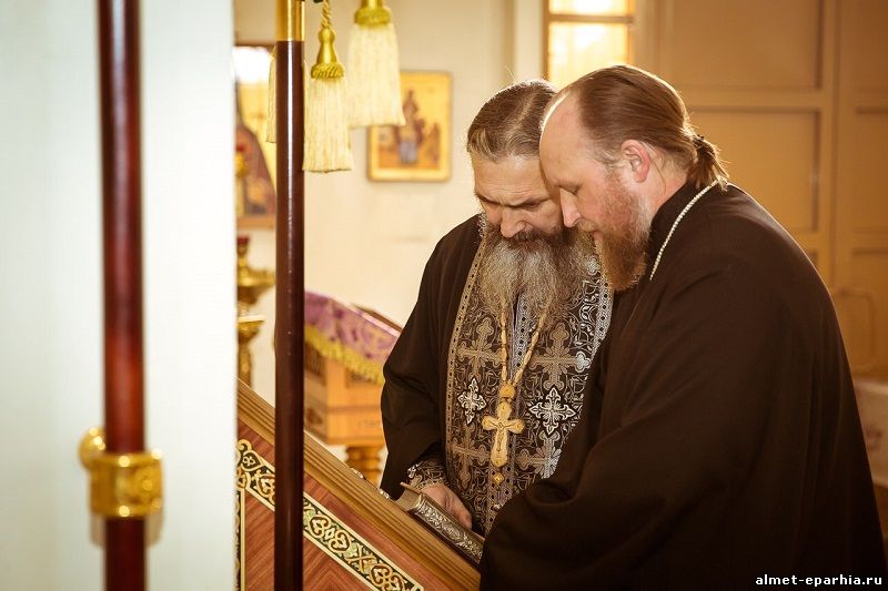 В Альметьевской епархии состоялась общая исповедь духовенства (фото)