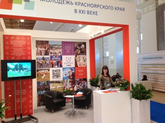 Молодежь на выставке. Дом молодежи выставка. Молодежь на выставке. Молодежь на выставке. Дом молодежи выставка.