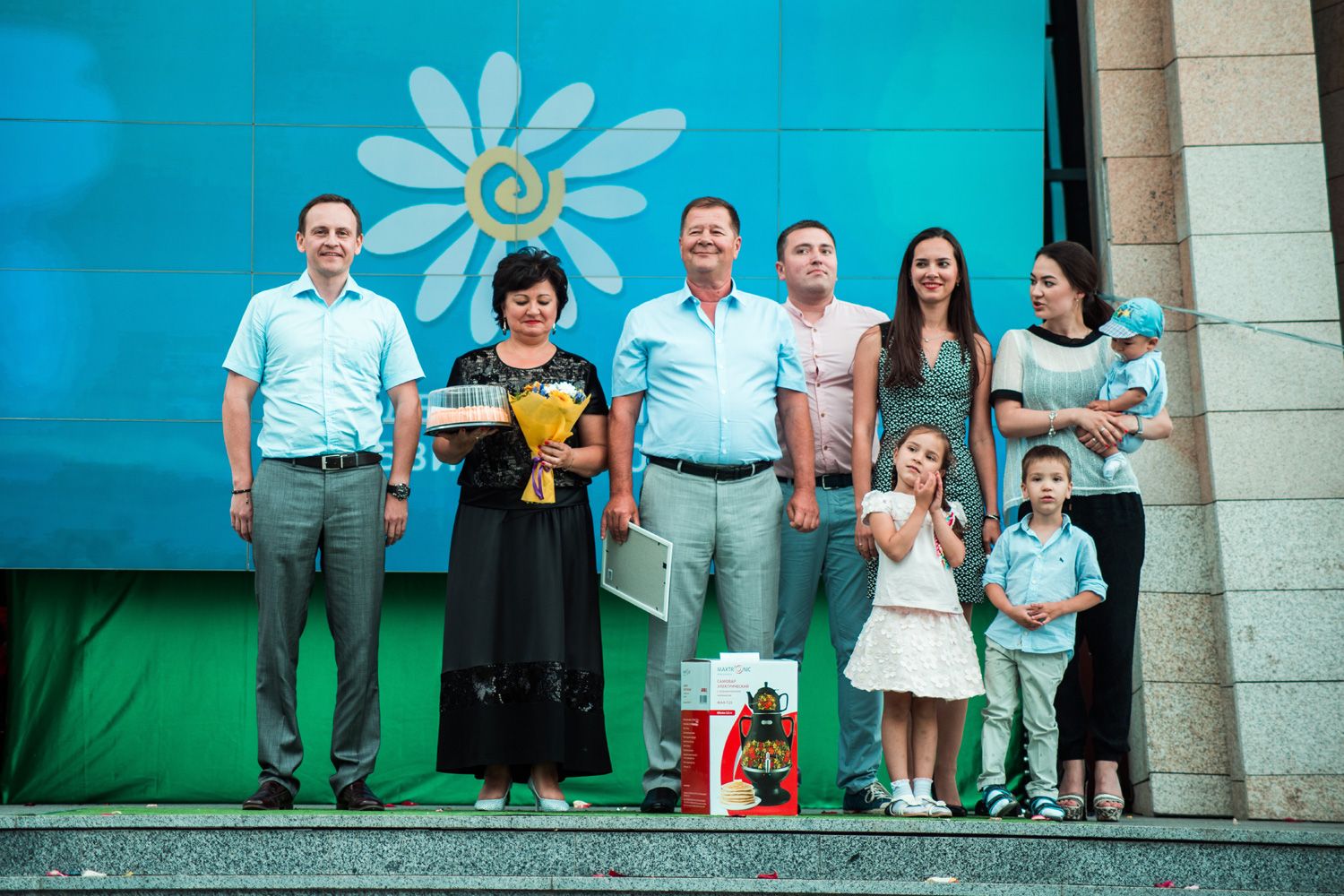 Семья 2016 г. МТС день семьи 2016. День семьи любви и верности город Батайск кто получил микроавтобус.