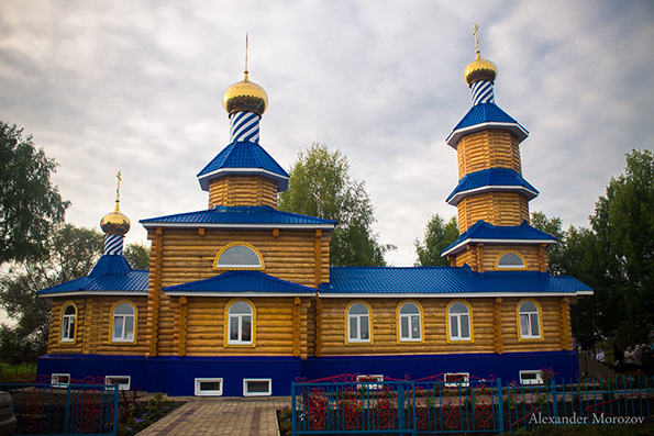 Храм великомученика Димитрия Солунского, село Ленино