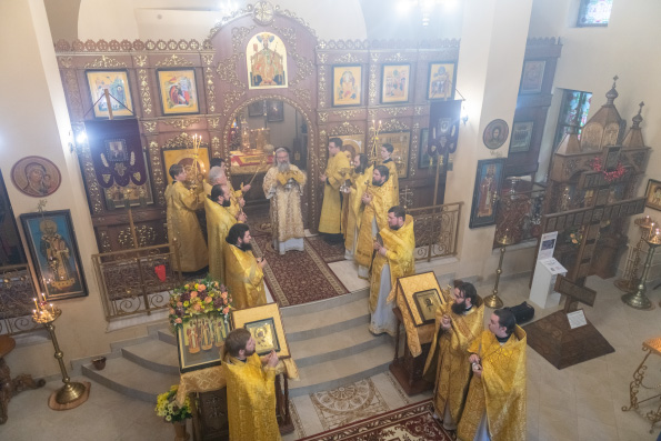 Митрополит Кирилл возглавил престольный праздник на казанском архиерейском подворье в честь Московских святителей