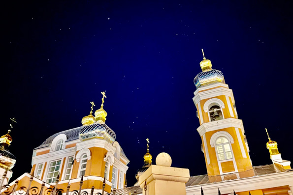 Молитвы о Российском воинстве вознесены за ночным богослужением в Серафимовском храме