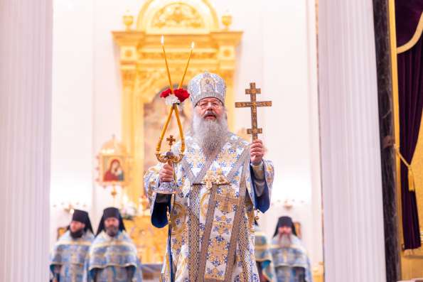 В Неделю 21-ю по Пятидесятнице митрополит Кирилл совершил Литургию в Казанском кафедральном соборе