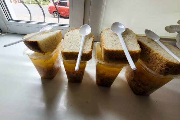 В приходах Чистопольской епархии раздают горячие обеды нуждающимся