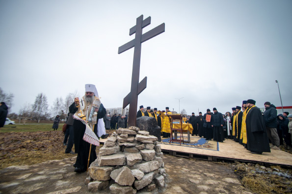 Митрополит Кирилл совершил закладку храма святителя Спиридона Тримифунтского в Нижнекамске