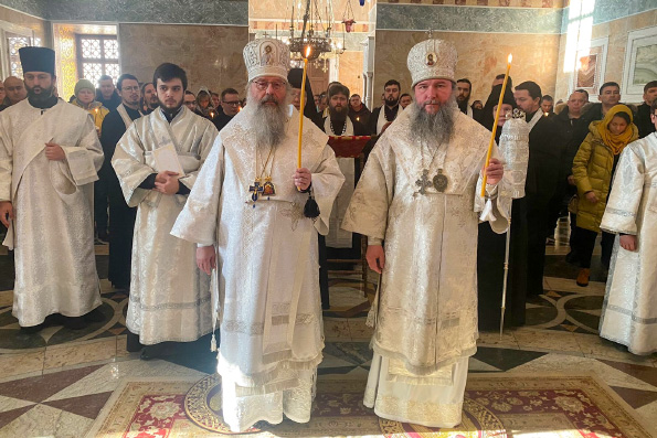Митрополит Кирилл и митрополит Евгений совершили отпевание Виктора Новосёлова