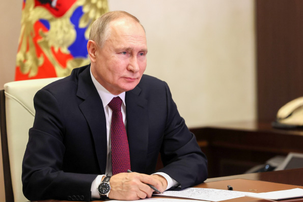 Владимир Путин подписал закон о запрете в России ЛГБТ-пропаганды