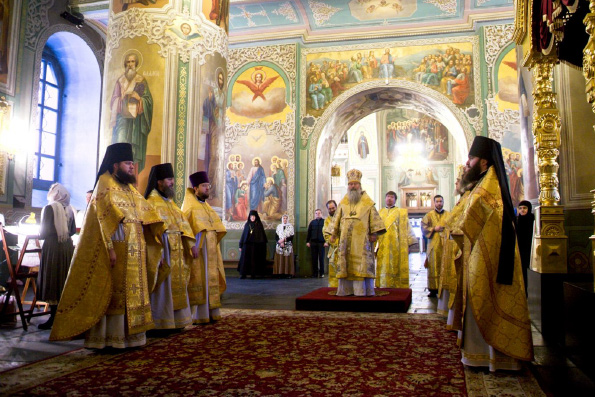 В день памяти святителя Гурия Казанского митрополит Кирилл совершил Литургию в Благовещенском соборе