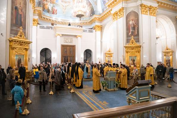В канун Нового года митрополит Кирилл совершил молебное пение на новолетие в Казанском кафедральном соборе