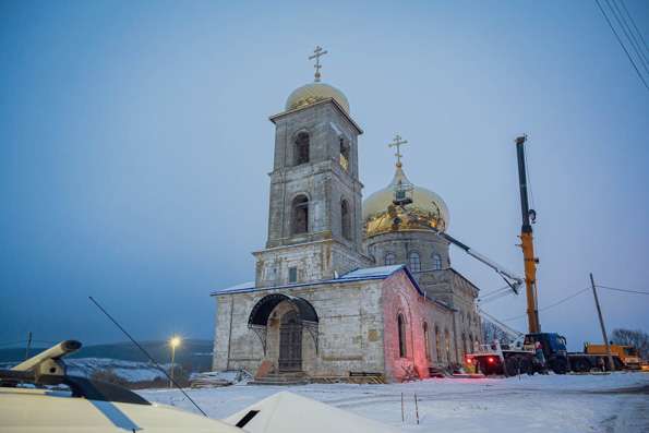 Епископ Мефодий совершил освящение куполов для Покровского храма села Кичуй
