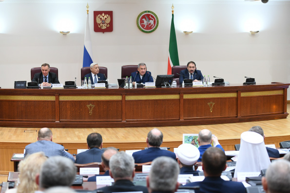 Митрополит Кирилл присутствовал на заседании Совета при Президенте Республики Татарстан по межнациональным и межконфессиональным отношениям