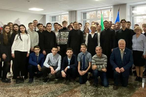 Священнослужители Нижнекамского благочиния посетили Политехнический колледж имени Евгения Королёва