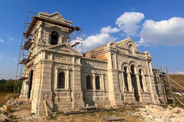 В храме бессребреников Космы и Дамиана села Кузайкино продолжаются восстановительные работы