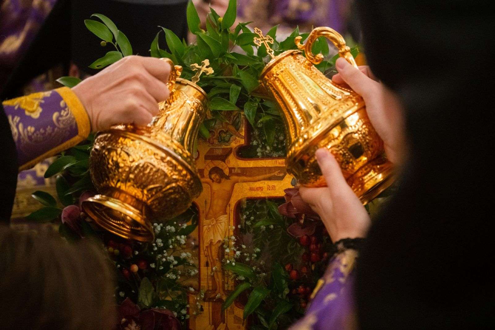 В канун праздника Воздвижения Креста Господня митрополит Кирилл совершил всенощное бдение в Казанском соборе