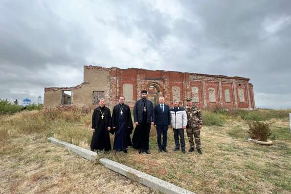 Епископ Мефодий и глава Заинского района Разиф Каримов обсудили восстановление Богоявленского храма в Заинске