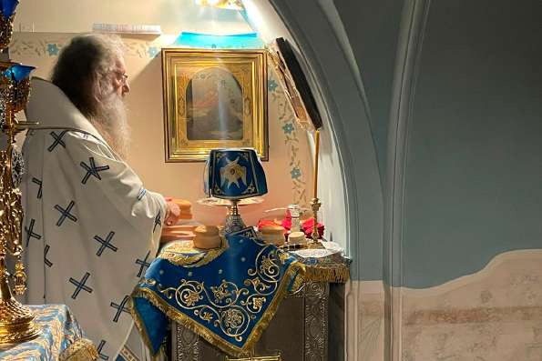 Митрополит Кирилл совершил Литургию в Пещерном храме Казанско-Богородицкого монастыря