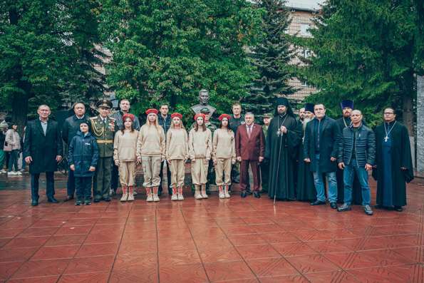 Епископ Мефодий принял участие в открытии мемориала Герою России в Лениногорске
