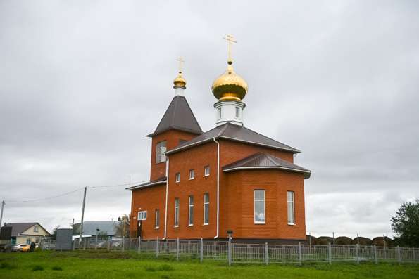 В праздник Воскресения словущего митрополит Кирилл освятил Богоявленский храм в селе Иванаево