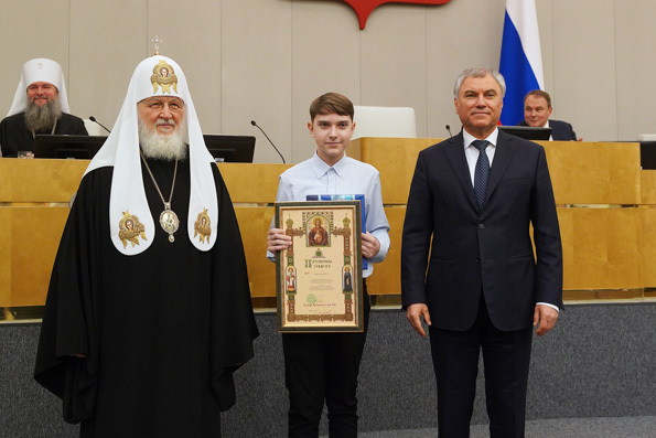 Воспитанник воскресной школы Никольского собора Казани получил награду из рук Предстоятеля Церкви