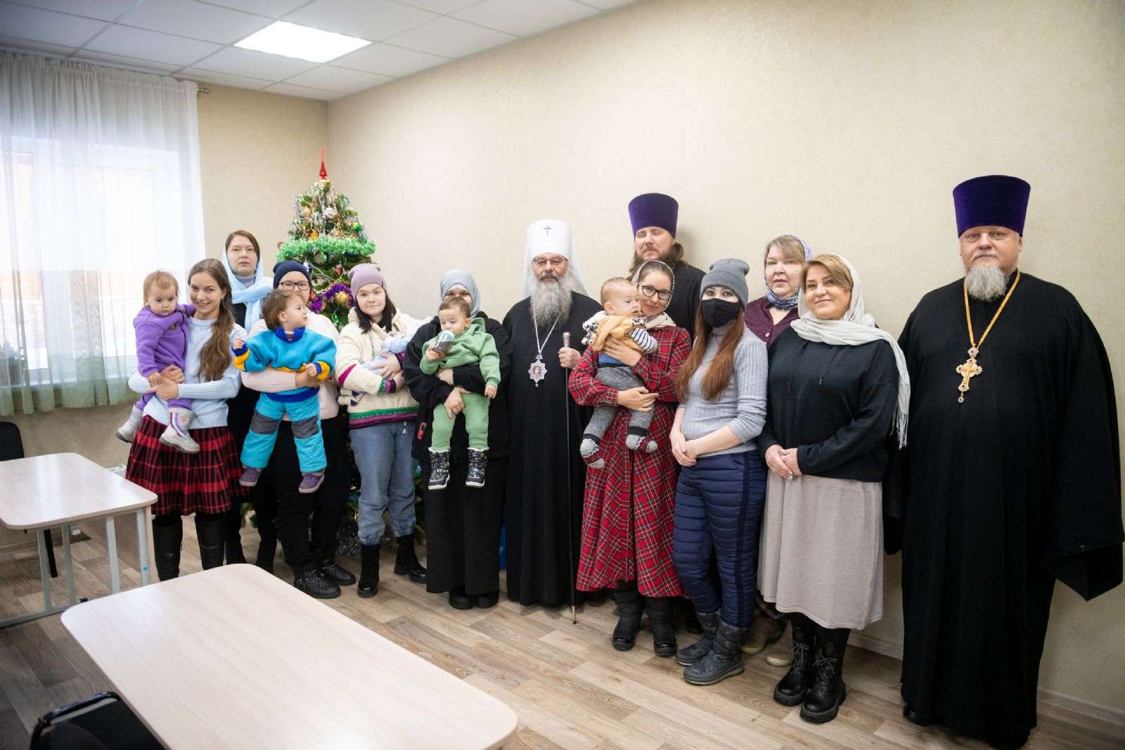Состоялось общение митрополита Кирилла с сотрудниками и подопечными епархиальных служб помощи семье