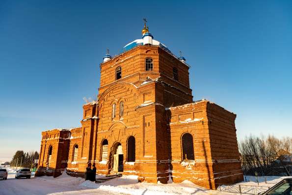 Митрополит Кирилл осмотрел разрушенную Вознесенскую церковь в селе Старое Мазино