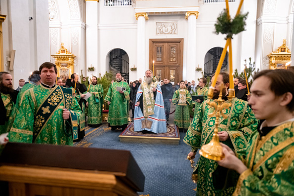 В канун Недели 31-й по Пятидесятнице митрополит Кирилл совершил всенощное бдение в Казанском кафедральном соборе