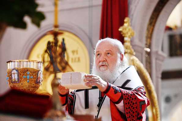 На конфликты Церковь отвечает молитвой о мире и делами милосердия, — патриарх Кирилл