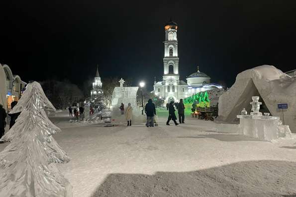 В Раифе стартовал Рождественский фестиваль ледовых и снежных скульптур «Лёд и свет»