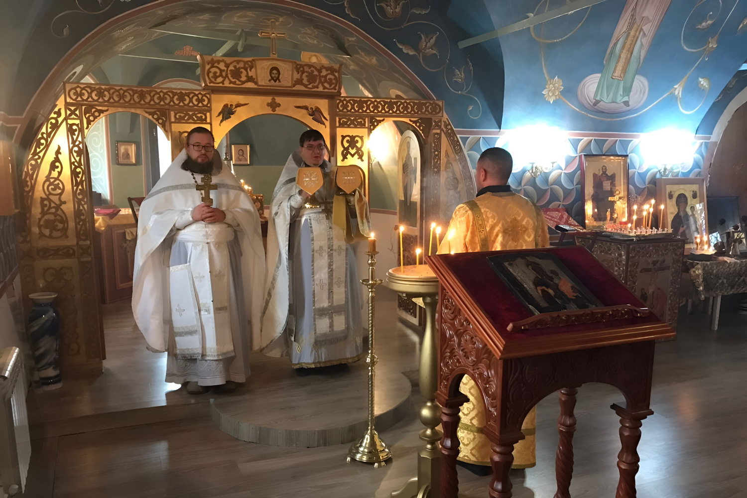 В восстанавливающемся Смоленском храме в деревне Соловцово почтили память убиенного в годы гонений священнослужителя