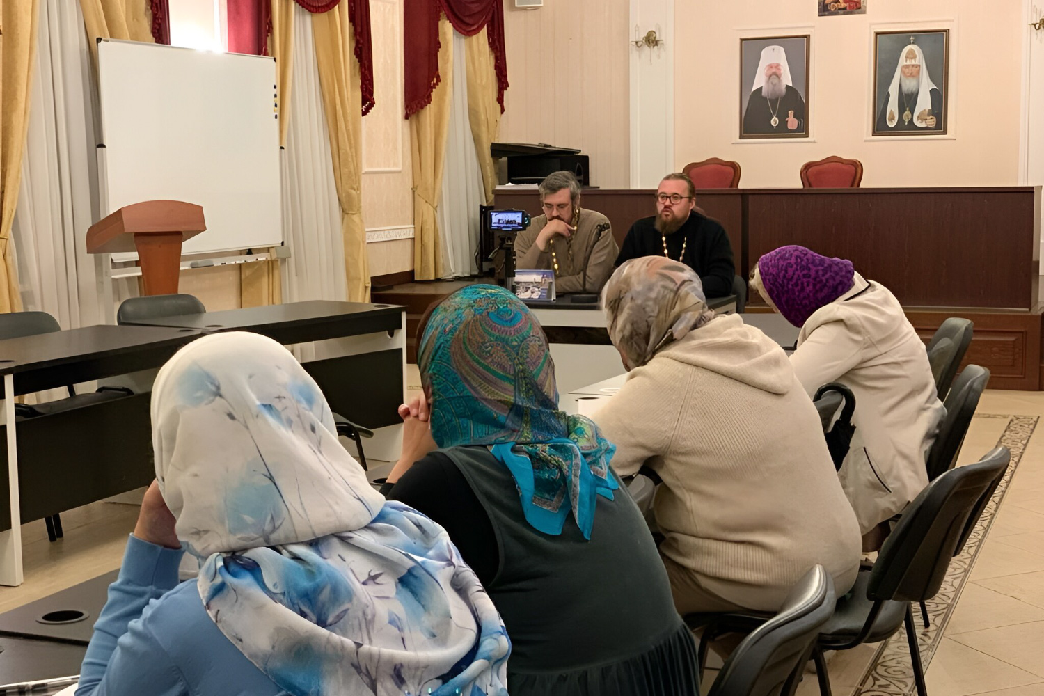 В Раифском монастыре завершился цикл просветительских бесед с экскурсоводами обители
