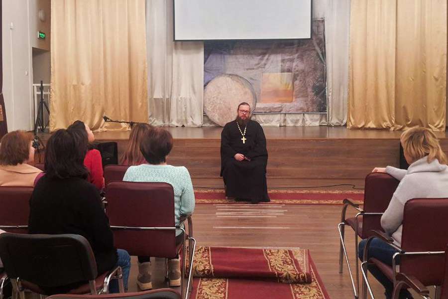 В Кирилловском приходе Казани состоялась просветительская беседа с православными экскурсоводами