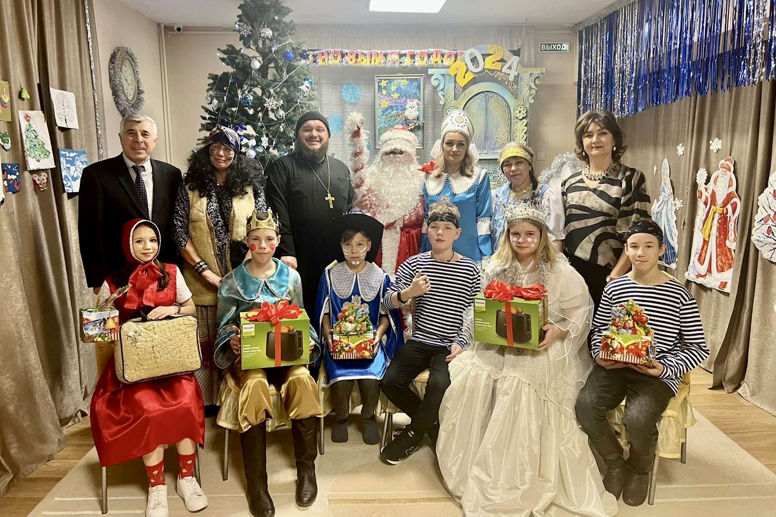 Благочинный Елабужского округа поздравил воспитанников детского дома Елабуги с наступающими праздниками