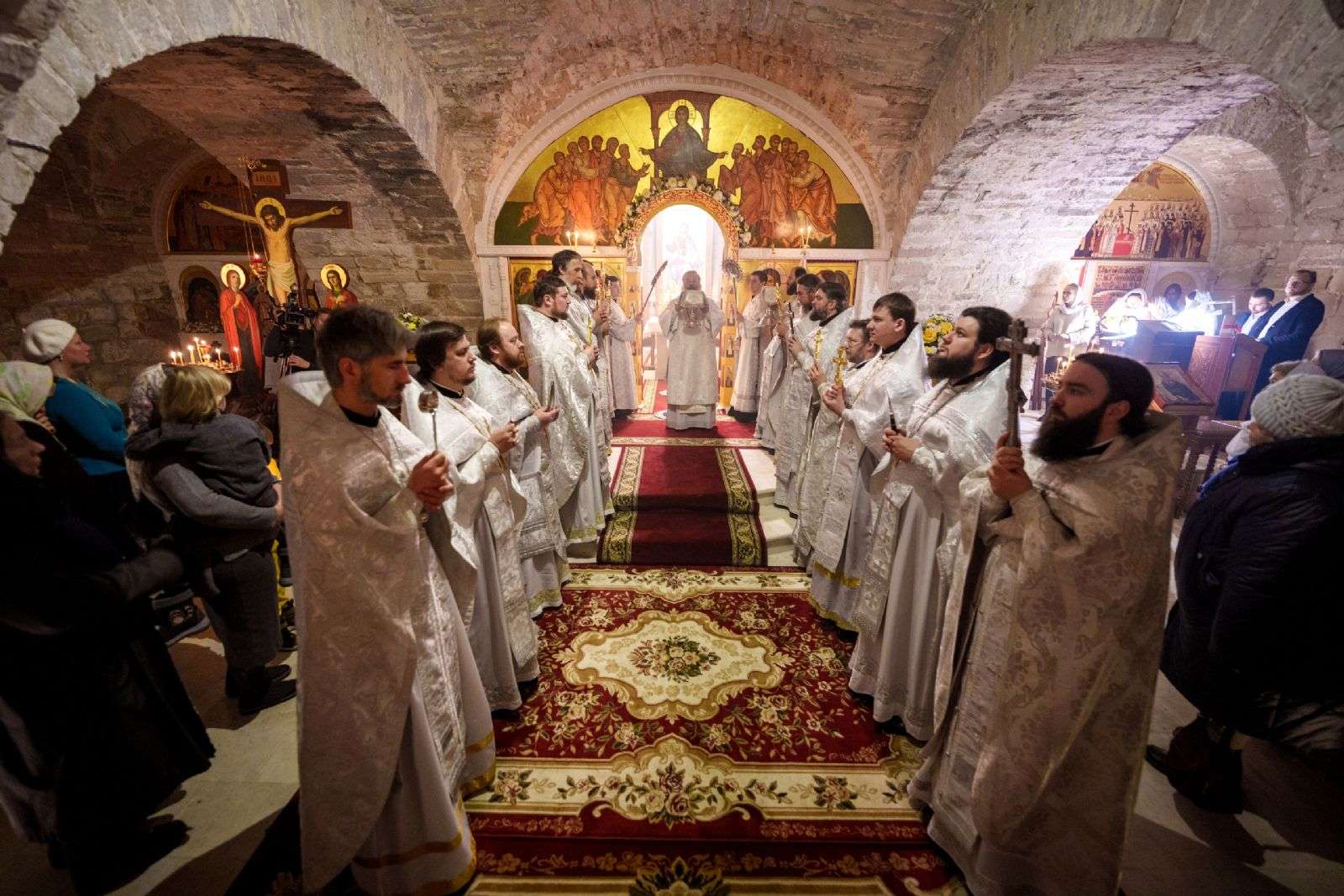 В день памяти святителя Казанского Гурия митрополит Кирилл освятил Гуриевский престол в крипте Благовещенского собора