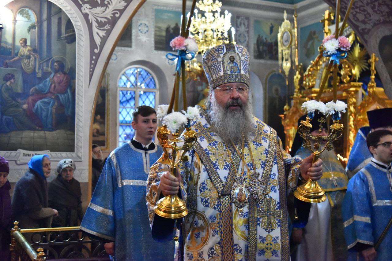 В Неделю 27-ю по Пятидесятнице митрополит Кирилл совершил Литургию в Никольском кафедральном соборе Оренбурга