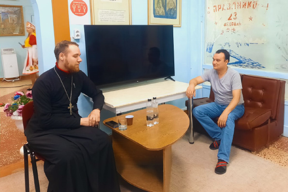 В санатории «Ижминводы» священник проводит беседы с постояльцами