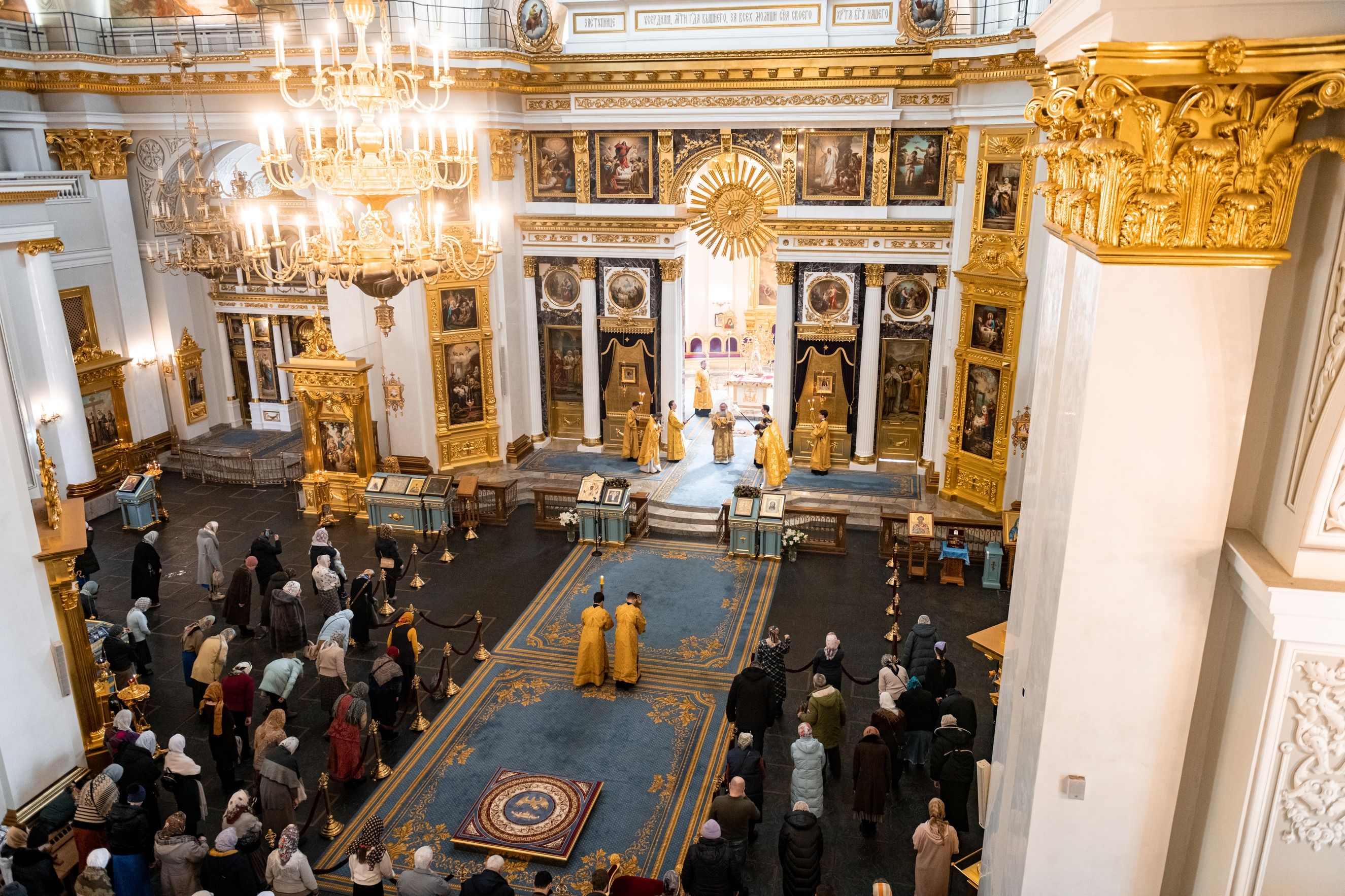 В Неделю о Страшном Суде митрополит Кирилл совершил Литургию в Казанском кафедральном соборе