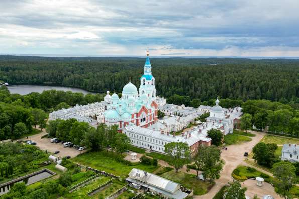 Паломническая служба Казанской епархии организует поездки в Оптину пустынь, на Валаам, в Печёры, на Урал