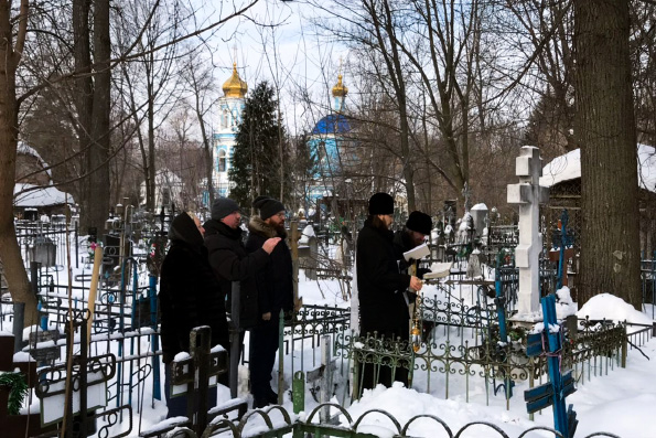 На могиле последней настоятельницы Казанского Богородицкого монастыря прошло заупокойное богослужение