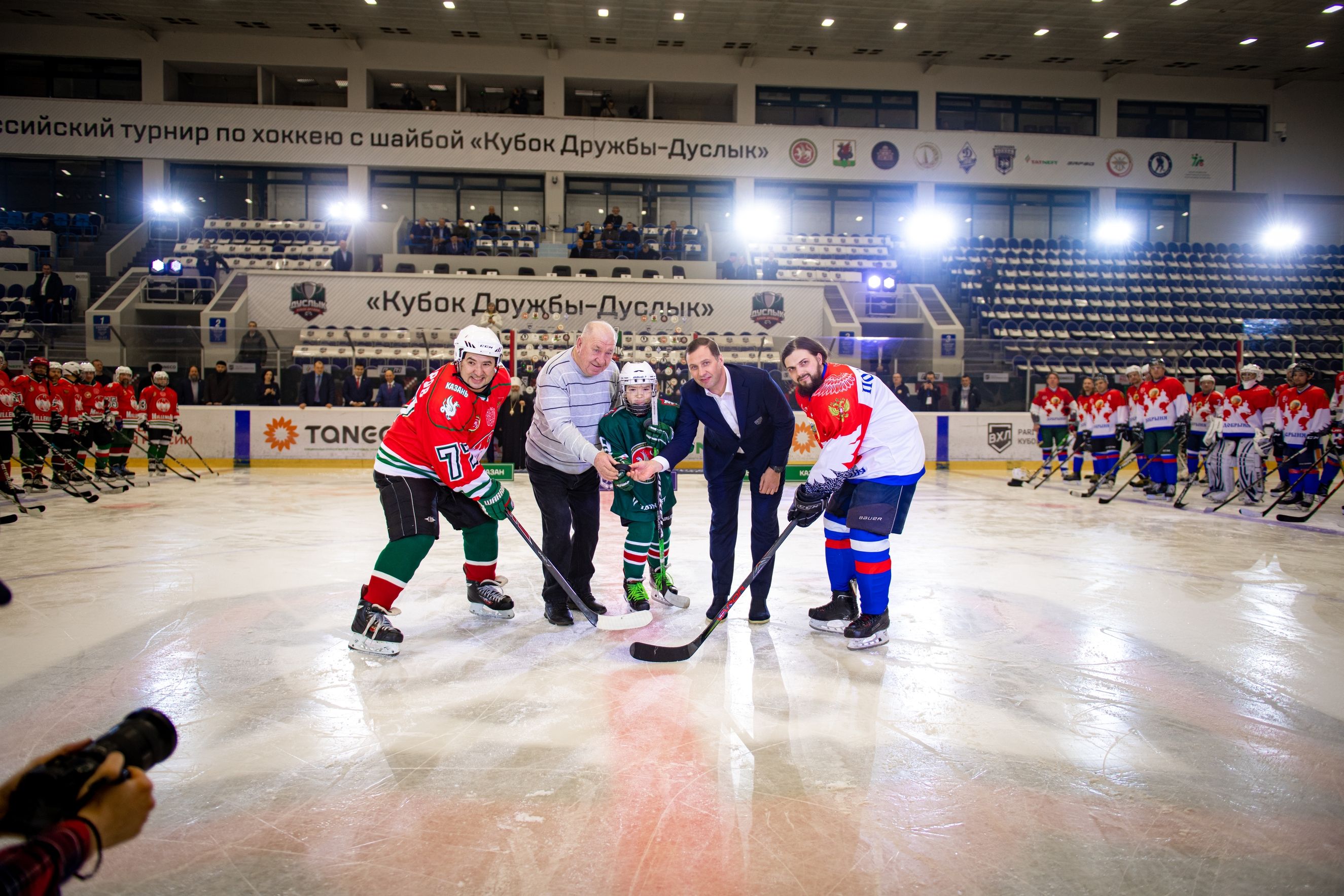 Глава Татарстанской митрополии посетил открытие III Всероссийского турнира по хоккею с шайбой на «Кубок Дружбы — Дуслык»