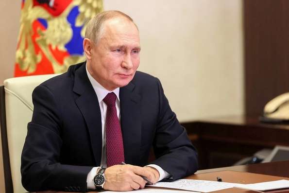  Владимир Путин призвал повысить общественную значимость труда учителя