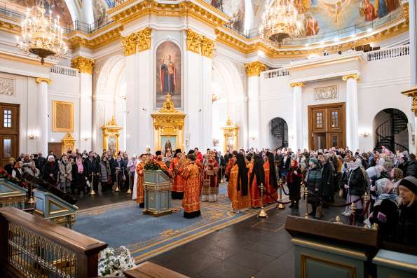 В Неделю о мытаре и фарисее митрополит Кирилл совершил Литургию в Казанском кафедральном соборе