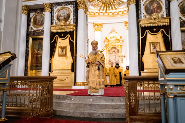 В канун Прощёного воскресенья митрополит Кирилл совершил всенощное бдение в Казанском кафедральном соборе