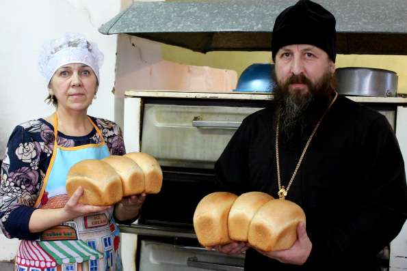 Чистопольский приход реализует социальный проект по выпечке хлеба для нуждающихся