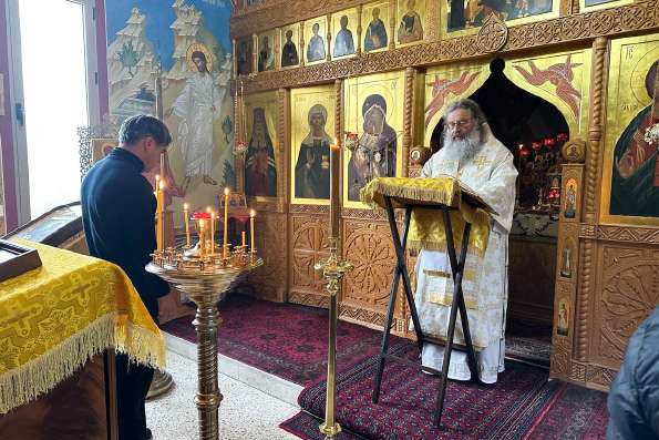 В день памяти преподобного Ефрема Сирина митрополит Кирилл совершил Литургию в Магдале