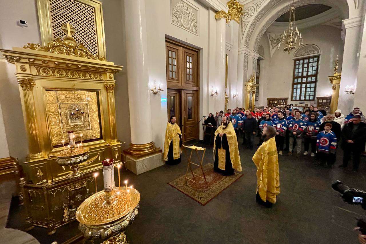 Организаторы и участники Кубка Дружбы помолились перед чтимым образом Божией Матери в Казанском соборе